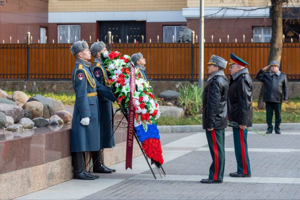 Директор Федеральной службы войск национальной гвардии Российской Федерации – главнокомандующий войсками Росгвардии Герой России генерал армии Виктор Золотов вручил государственные и ведомственные награды ветеранам Росгвардии Директор Федеральной службы войск национальной гвардии Российской Федерации – главнокомандующий войсками Росгвардии Герой России генерал армии Виктор Золотов вручил государственные и ведомственные награды ветеранам Росгвардии