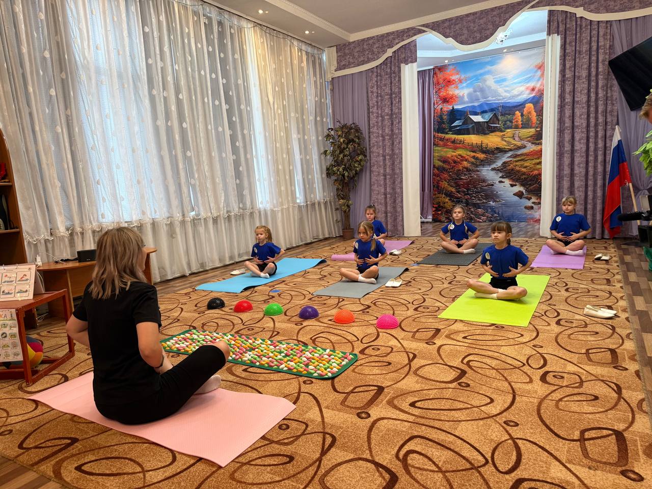 В Ровеньковском детском саду «Ладушки» состоялось открытие кружковой деятельности «Йога для дошколят»! В Ровеньковском детском саду «Ладушки» состоялось открытие кружковой деятельности «Йога для дошколят»!