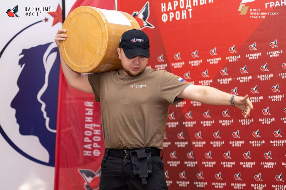 Гум.помощь на фронт!. Молодёжка НФ передала гуманитарную помощь нашим военным Дождевики; Гум.помощь на фронт!. Молодёжка НФ передала гуманитарную помощь нашим военным Дождевики;