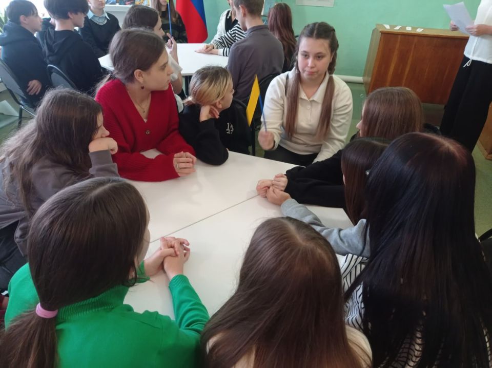 В Кировской детской библиотеке-филиале № 1 состоялся правовойринг «Учимся быть гражданином» В Кировской детской библиотеке-филиале № 1 состоялся правовойринг «Учимся быть гражданином»
