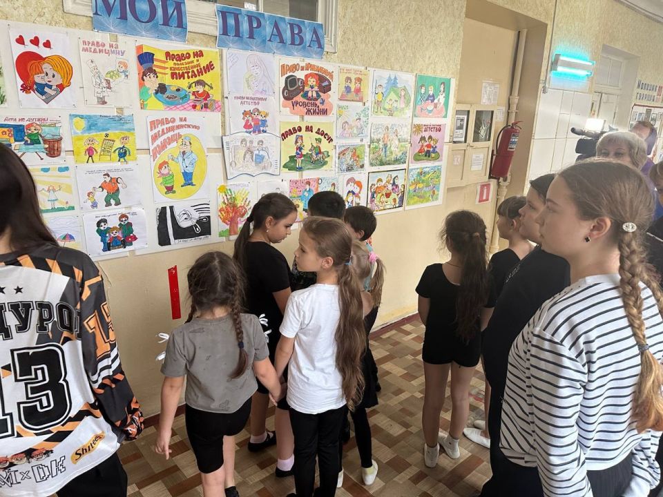 Открытие выставки «Мои права» в Доме творчества детей и юношества Открытие выставки «Мои права» в Доме творчества детей и юношества