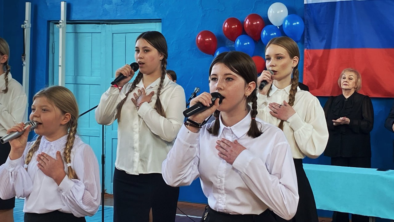 Выставка «Герои и подвиги: Мои земляки – Герои России» побывала в Кировске и Кременной Выставка «Герои и подвиги: Мои земляки – Герои России» побывала в Кировске и Кременной