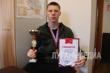 Воспитанник свердловского СК «Шахтер» Богдан Теплинский представил Свердловский муниципальный округ на открытом турнире по боксу