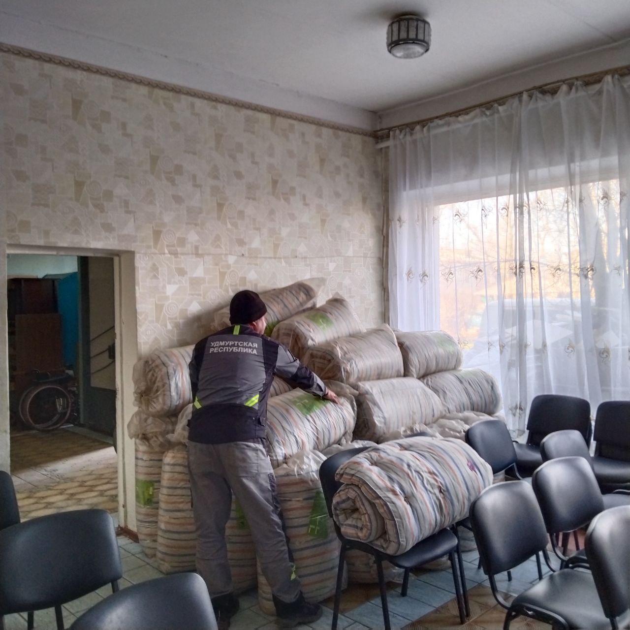 Удмуртия передала детскому отделению Лутугинской больницы новые матрасы