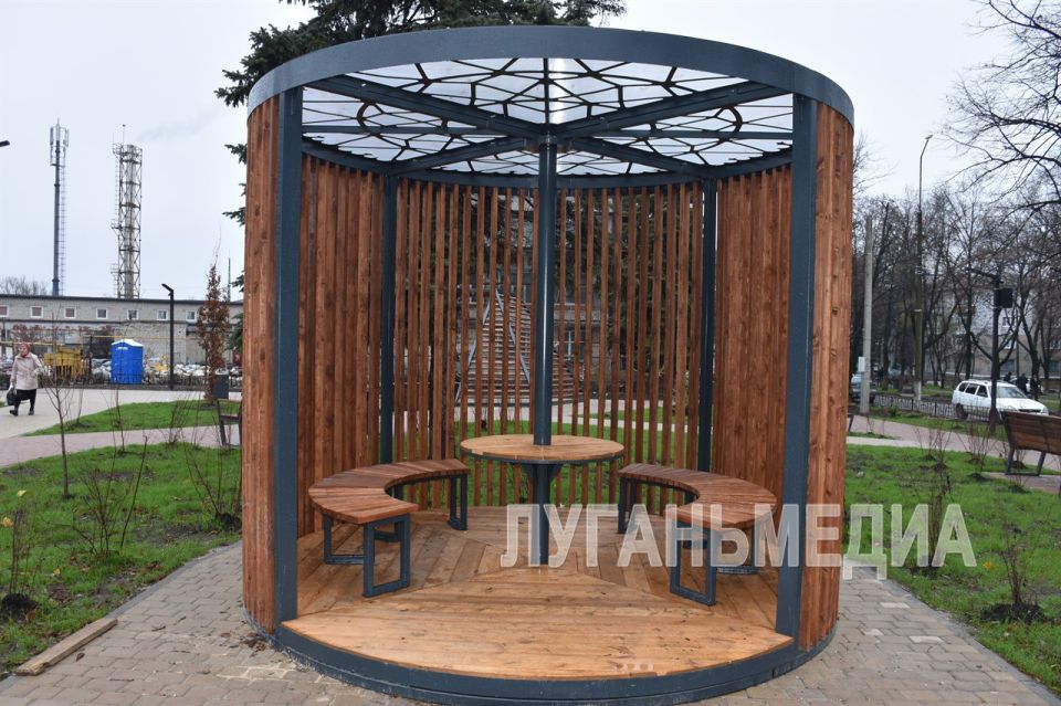 В Ровеньках реализуется проект «Каштановая аллея» В Ровеньках реализуется проект «Каштановая аллея»