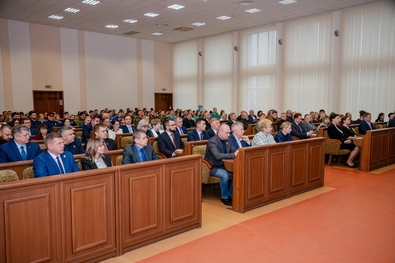 Вячеслав Третьяков: Принял участие в IV Конференции «Единой России» которая прошла в Луганске Вячеслав Третьяков: Принял участие в IV Конференции «Единой России» которая прошла в Луганске