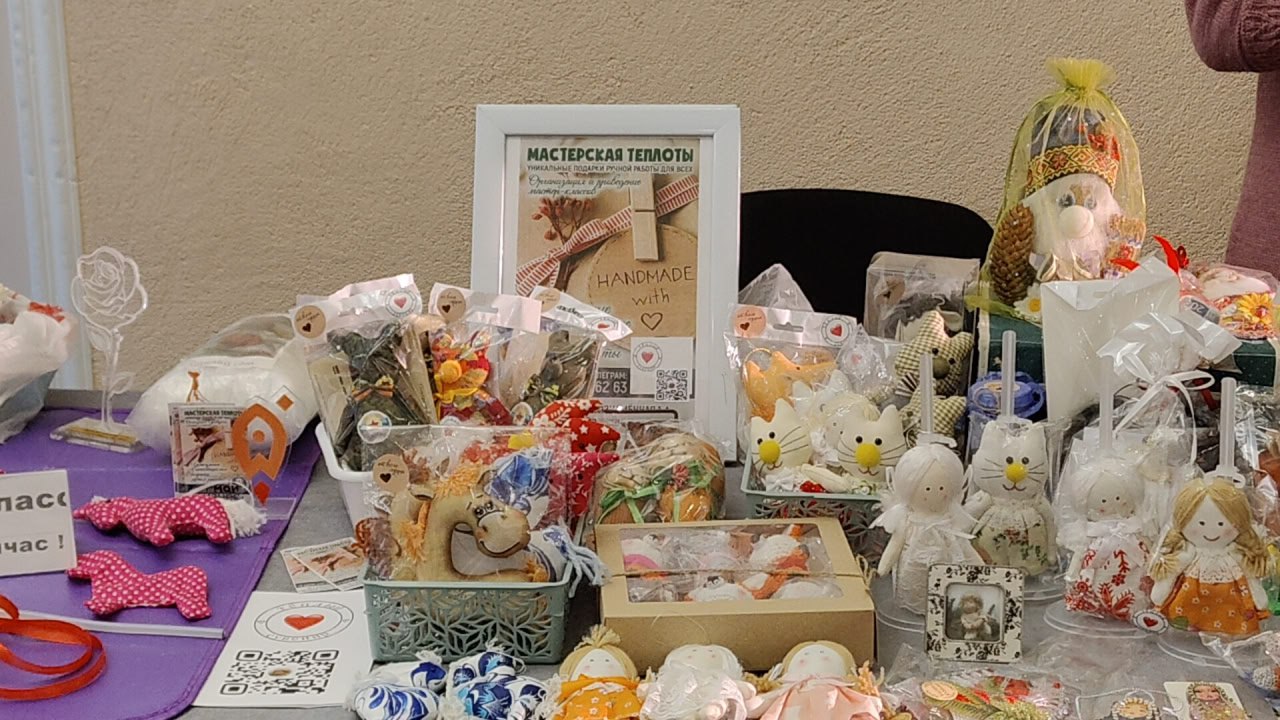 В Луганске прошла ярмарка локальных брендов В Луганске прошла ярмарка локальных брендов