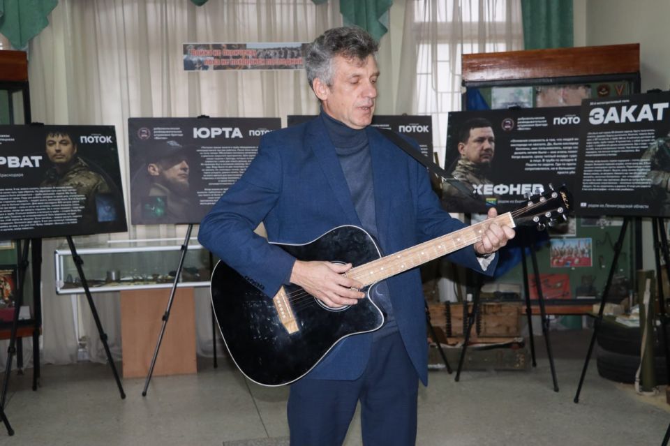 В Стахановском музее открылась передвижная выставка «Поток», посвящённая освобождению г. Суджи и Курской области В Стахановском музее открылась передвижная выставка «Поток», посвящённая освобождению г. Суджи и Курской области