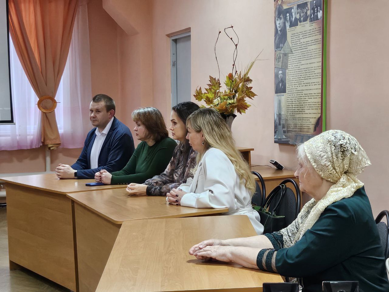 В преддверии праздника Дня бухгалтера в Брянковском колледже ЛГПУ состоялось торжественное мероприятие, в котором приняли участие руководители, главные бухгалтеры предприятий и организаций города и ветераны В преддверии праздника Дня бухгалтера в Брянковском колледже ЛГПУ состоялось торжественное мероприятие, в котором приняли участие руководители, главные бухгалтеры предприятий и организаций города и ветераны