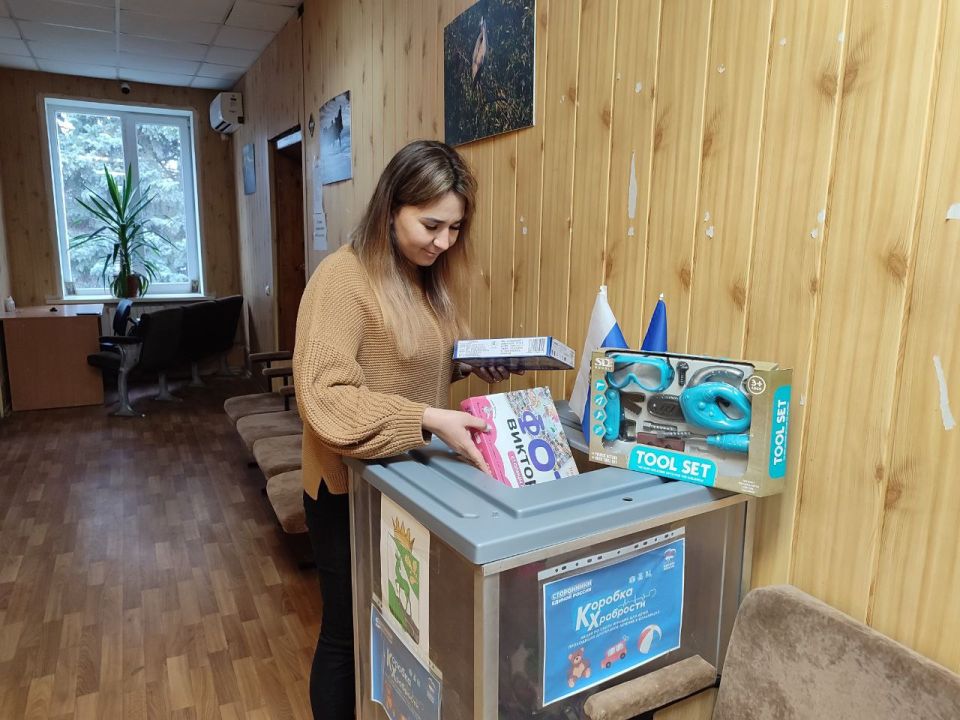 «Коробка храбрости». Координатор «Женское движение» Руслана Боярская приняла участие в замечательной акции "Коробка храбрости", где она передала для детей игрушки «Коробка храбрости». Координатор «Женское движение» Руслана Боярская приняла участие в замечательной акции "Коробка храбрости", где она передала для детей игрушки