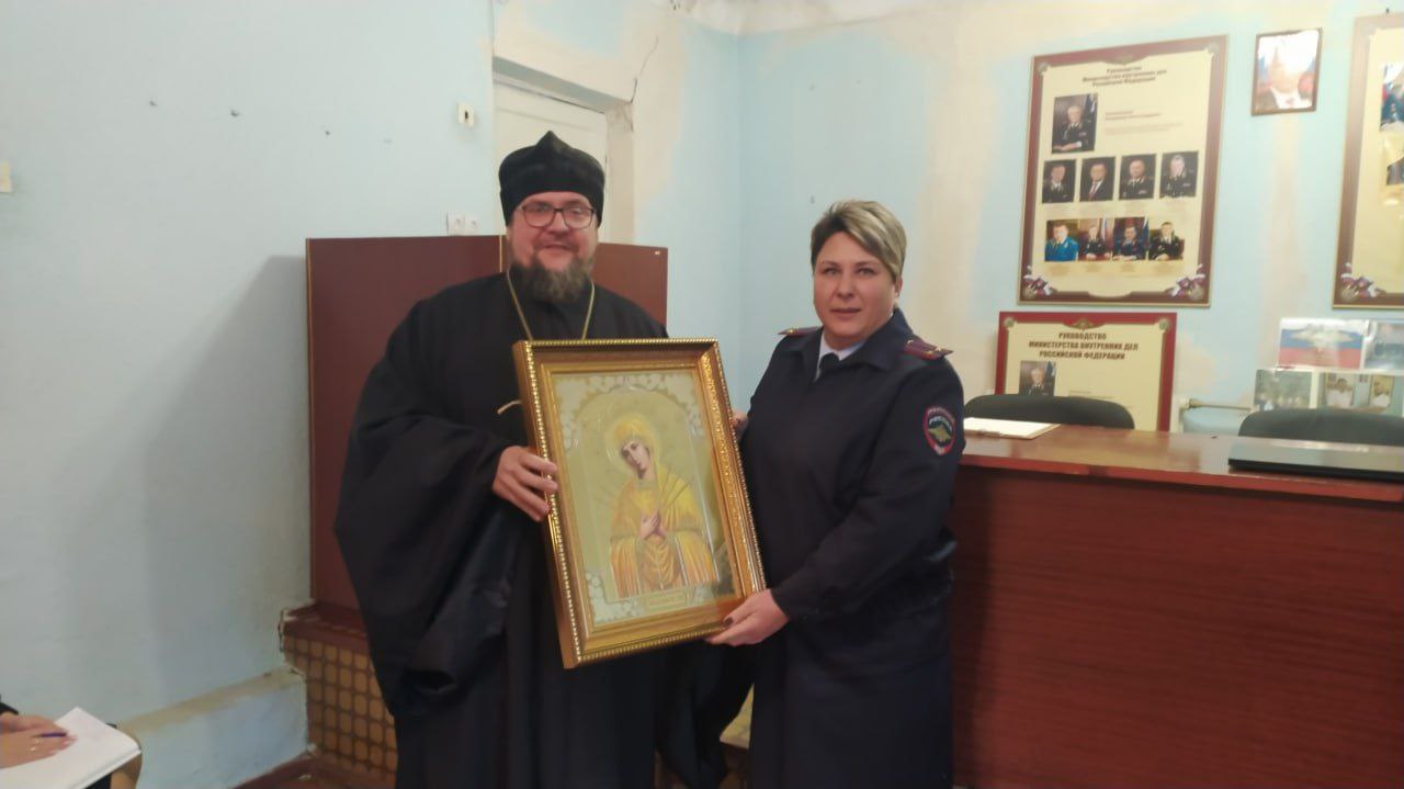 111Брянковские полицейские встретились с протоиреем Свято-Николаевского храма 111Брянковские полицейские встретились с протоиреем Свято-Николаевского храма