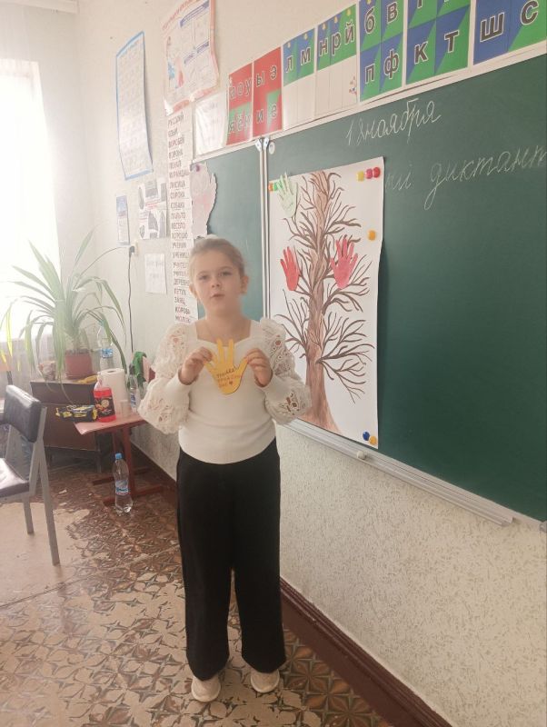 В Фабриченской средней школе провели акцию «Дерево добрых дел» В Фабриченской средней школе провели акцию «Дерево добрых дел»