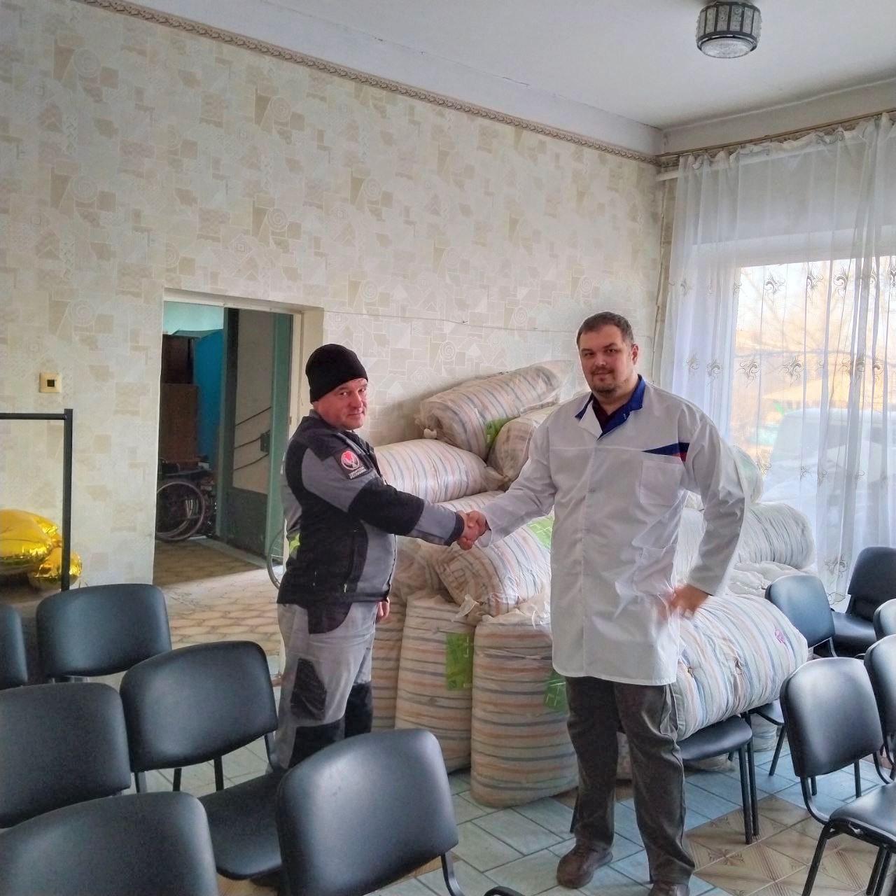 Удмуртия передала детскому отделению Лутугинской больницы новые матрасы Удмуртия передала детскому отделению Лутугинской больницы новые матрасы