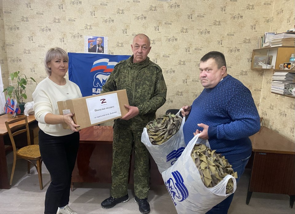 Окопные свечи, масксети и гумпомощь: Жители ЛНР всеми силами помогают фронту Окопные свечи, масксети и гумпомощь: Жители ЛНР всеми силами помогают фронту