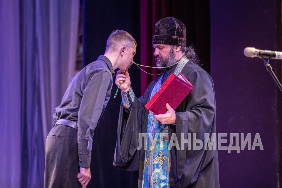 В Луганске прошел патриотический концерт В Луганске прошел патриотический концерт