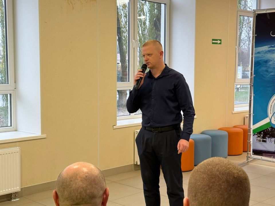 111111Лекцию правовой направленности провели столичные полицейские для школьников Луганского учебно-воспитательного комплекса имени лётчика-космонавта Берегового 111111Лекцию правовой направленности провели столичные полицейские для школьников Луганского учебно-воспитательного комплекса имени лётчика-космонавта Берегового