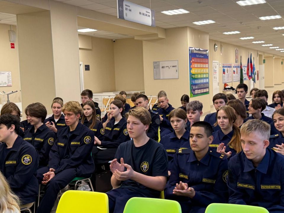 111111Лекцию правовой направленности провели столичные полицейские для школьников Луганского учебно-воспитательного комплекса имени лётчика-космонавта Берегового 111111Лекцию правовой направленности провели столичные полицейские для школьников Луганского учебно-воспитательного комплекса имени лётчика-космонавта Берегового