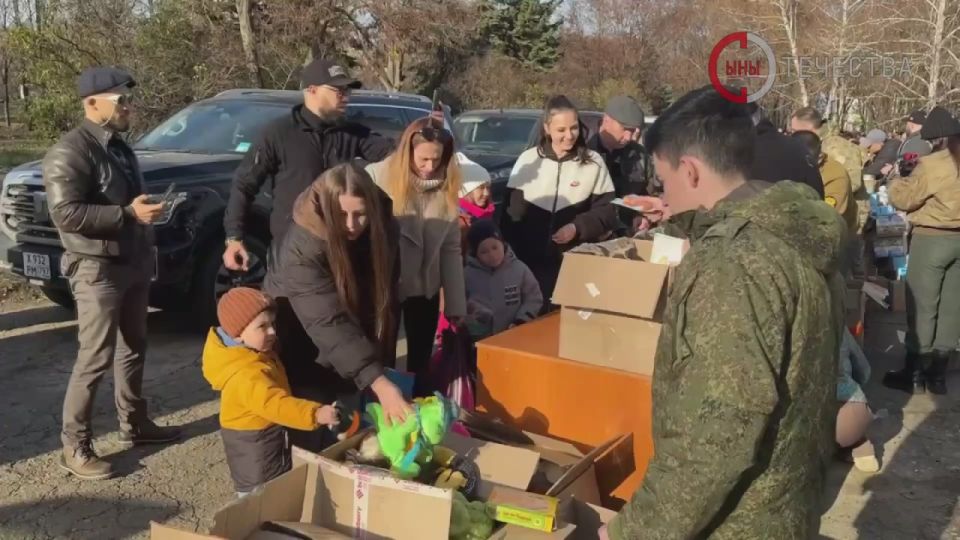 Военные следователи совместно с волонтерами гуманитарного подразделения «Сплочение» доставили гуманитарную помощь жителям города Первомайска ЛНР
