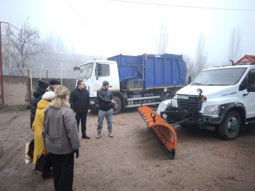 Евгений Морозов: Готовность №1. В рамках проекта "Народный контроль" партии "Единая Россия", совместно с депутатами Совета городского округа, побывали в МУП "Комсервис", чтобы лично оценить, насколько город подготовлен к...