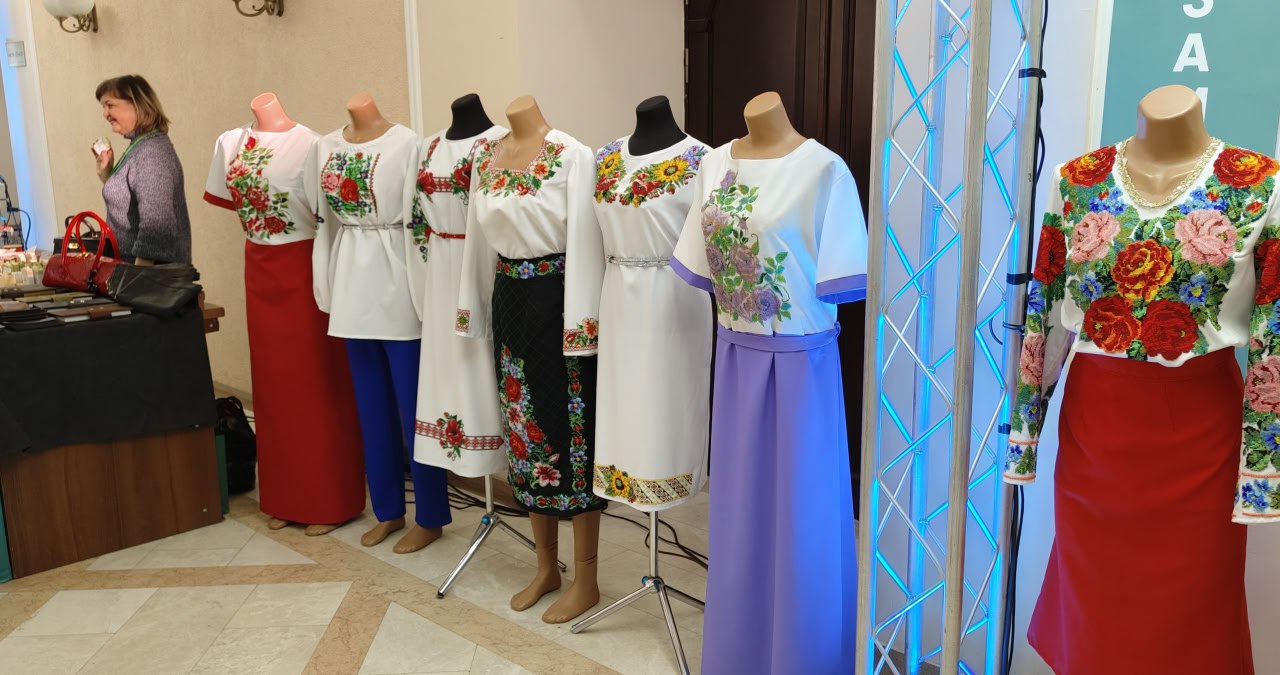 В Луганске прошла ярмарка локальных брендов В Луганске прошла ярмарка локальных брендов