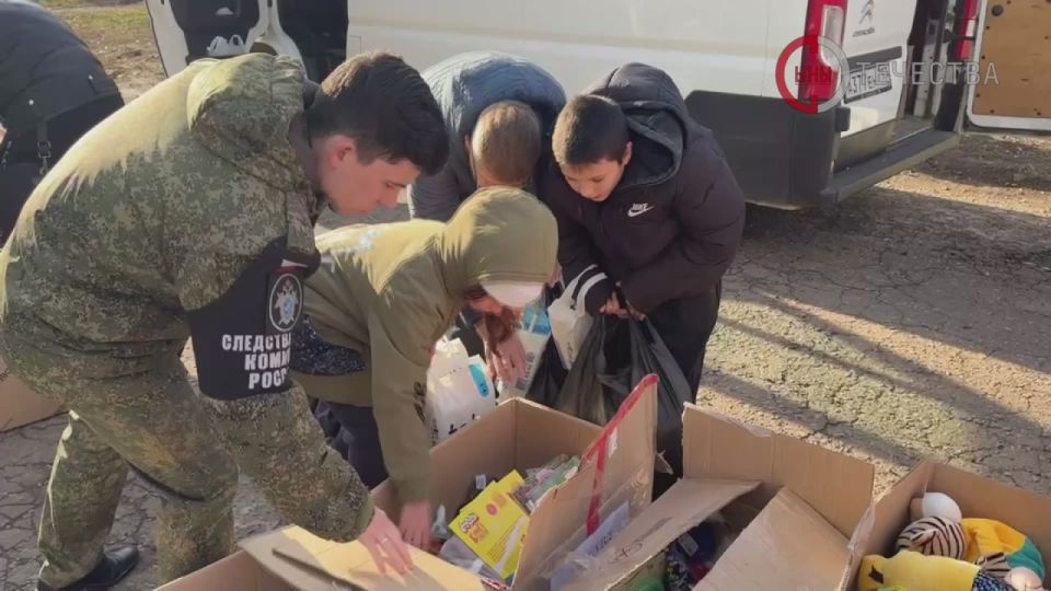 Военные следователи Следственного комитета Российской Федерации продолжают оказывать гуманитарную помощь