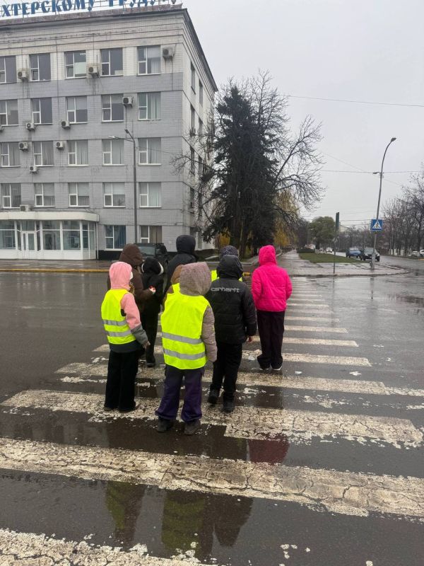Безопасность на дороге: предупреждающие трафареты у пешеходных переходов Краснодонщины Безопасность на дороге: предупреждающие трафареты у пешеходных переходов Краснодонщины