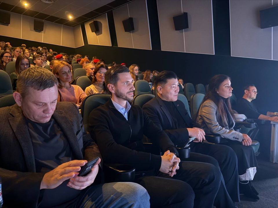 Сотрудники УФСИН России по Луганской Народной Республике посетили закрытый показ фильма «Диадорова. Против течения» Сотрудники УФСИН России по Луганской Народной Республике посетили закрытый показ фильма «Диадорова. Против течения»