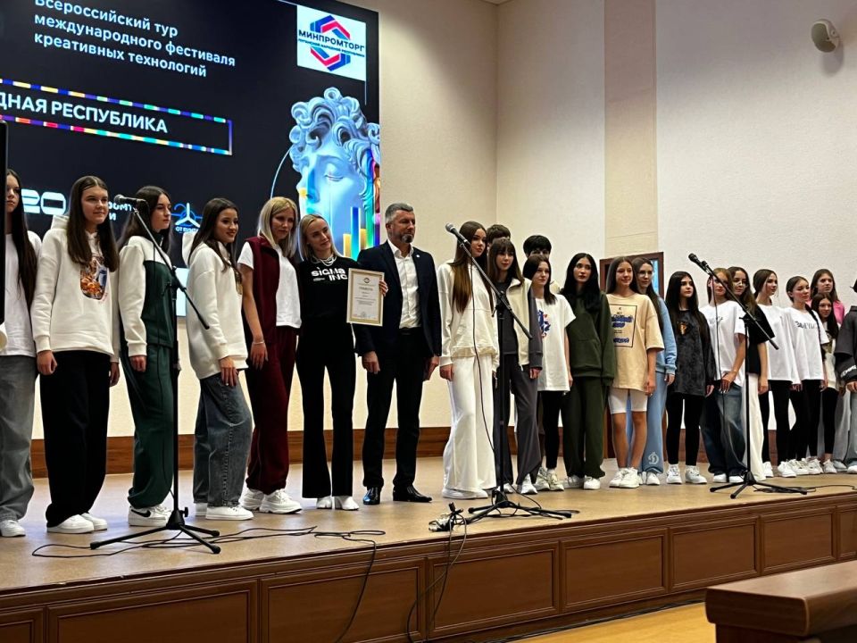 Синергия творчества и промышленности: в Луганске прошёл фестиваль «АРТПРОМ» Синергия творчества и промышленности: в Луганске прошёл фестиваль «АРТПРОМ»