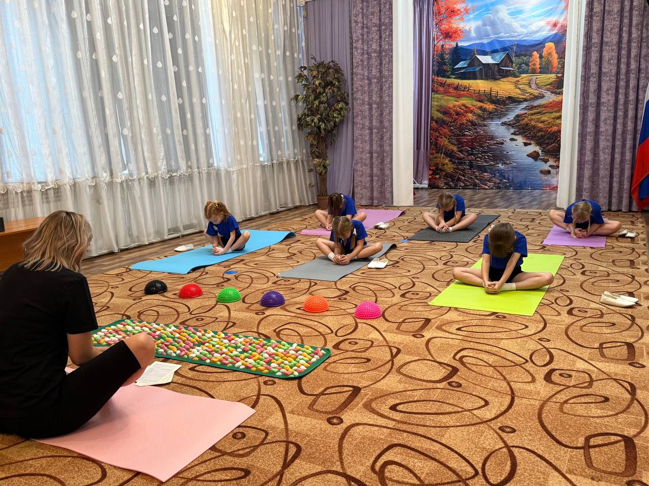 В Ровеньковском детском саду «Ладушки» состоялось открытие кружковой деятельности «Йога для дошколят»! В Ровеньковском детском саду «Ладушки» состоялось открытие кружковой деятельности «Йога для дошколят»!