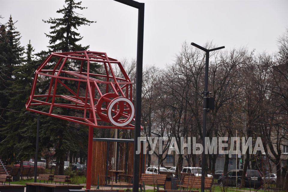 В Ровеньках реализуется проект «Каштановая аллея» В Ровеньках реализуется проект «Каштановая аллея»