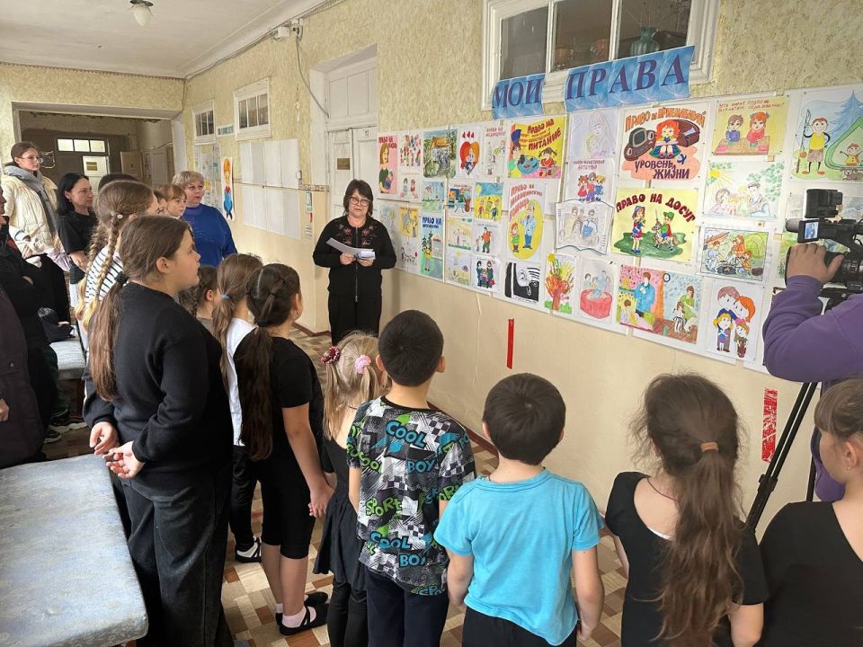 Открытие выставки «Мои права» в Доме творчества детей и юношества Открытие выставки «Мои права» в Доме творчества детей и юношества