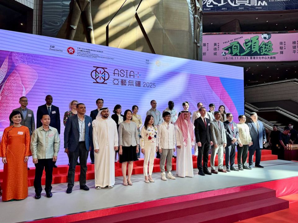 16 ноября 2025 года Генеральный консул России в Гонконге Анатолий Каргаполов принял участие в официальной церемонии открытия программы «Азиатские этнические культурные выступления+» в рамках многонационального Фестиваля... 16 ноября 2025 года Генеральный консул России в Гонконге Анатолий Каргаполов принял участие в официальной церемонии открытия программы «Азиатские этнические культурные выступления+» в рамках многонационального Фестиваля...