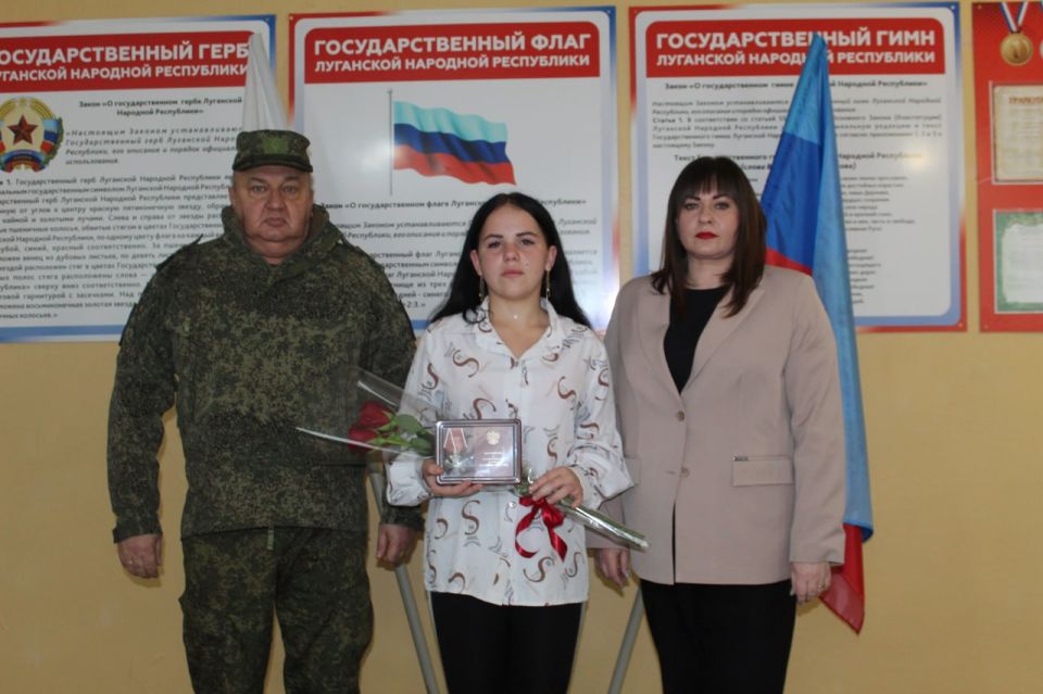 Виталий Коваленко: Сегодня заместитель Главы администрации Беловодского МО Наталья Добрицкая совместно с военным комиссаром Евгением Слипченком вручили орден Мужества, присвоенный посмертно участнику специальной военной... Виталий Коваленко: Сегодня заместитель Главы администрации Беловодского МО Наталья Добрицкая совместно с военным комиссаром Евгением Слипченком вручили орден Мужества, присвоенный посмертно участнику специальной военной...