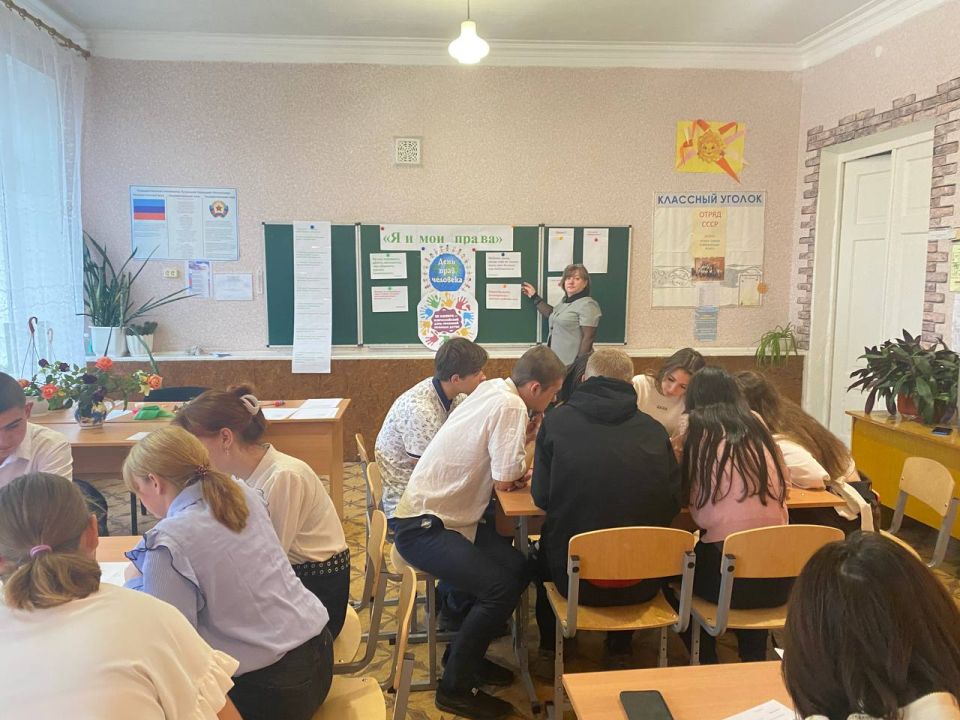 Вячеслав Третьяков: В ГБОУ ЛНР «Новоастраханская СШ» Кременского МО с целью правового просвещения и формирования активной гражданской позиции у подрастающего поколения в рамках Месячника правовых знаний широко отметили... Вячеслав Третьяков: В ГБОУ ЛНР «Новоастраханская СШ» Кременского МО с целью правового просвещения и формирования активной гражданской позиции у подрастающего поколения в рамках Месячника правовых знаний широко отметили...