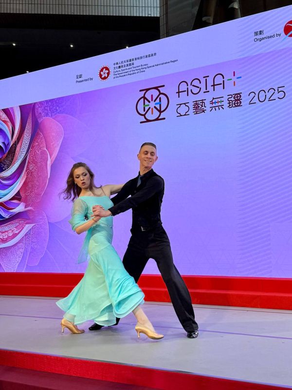 16 ноября 2025 года Генеральный консул России в Гонконге Анатолий Каргаполов принял участие в официальной церемонии открытия программы «Азиатские этнические культурные выступления+» в рамках многонационального Фестиваля... 16 ноября 2025 года Генеральный консул России в Гонконге Анатолий Каргаполов принял участие в официальной церемонии открытия программы «Азиатские этнические культурные выступления+» в рамках многонационального Фестиваля...