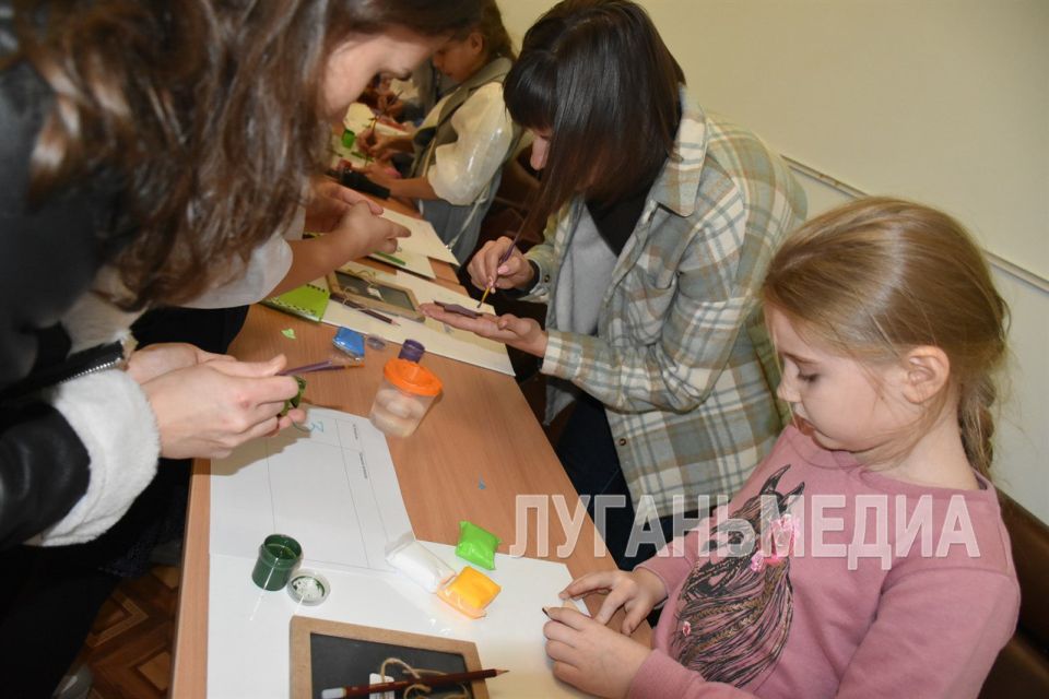 В стенах Новопсковского дома детского и юношеского творчества состоялся Форум семейных сообществ «Родные – Любимые» В стенах Новопсковского дома детского и юношеского творчества состоялся Форум семейных сообществ «Родные – Любимые»