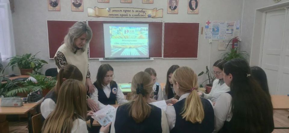 В рамках проекта Семейный фестиваль «Книга в кадре» - победителя конкурса Фонда президентских грантов, учителя-филологи Ясеновской гимназии им.Ю.В. Стеценко провели мастер-класс В рамках проекта Семейный фестиваль «Книга в кадре» - победителя конкурса Фонда президентских грантов, учителя-филологи Ясеновской гимназии им.Ю.В. Стеценко провели мастер-класс