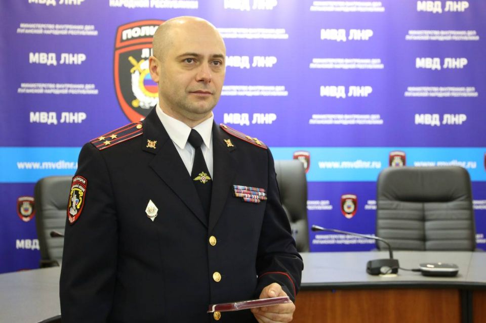 Леонид Пасечник: В профессиональный праздник присвоил отличившимся сотрудникам органов внутренних дел Луганской Народной Республики заслуженные государственные награды