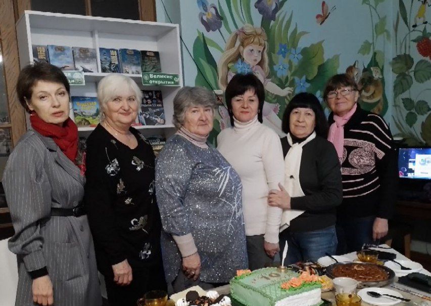 В библиотеке пгт. Ясеновский прошло праздничное мероприятие, посвященное десятилетию литературного объединения "В кругу друзей" В библиотеке пгт. Ясеновский прошло праздничное мероприятие, посвященное десятилетию литературного объединения "В кругу друзей"