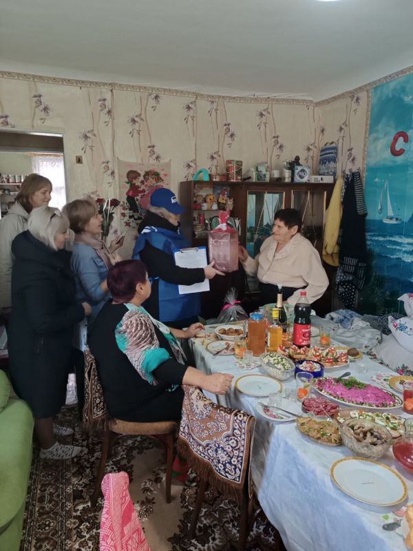 В Стаханове, Старобельске и Кременной активисты «Единой России» поздравили долгожителей с юбилеями В Стаханове, Старобельске и Кременной активисты «Единой России» поздравили долгожителей с юбилеями