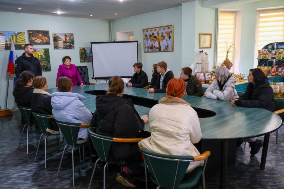Денис Мирошниченко организовал экскурсию для молодежных активистов на ПАО «ЛУГАНСК-НИВА»