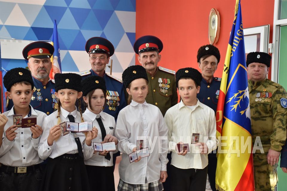 В Кировской средней школе №1 состоялась церемония посвящения в казачата В Кировской средней школе №1 состоялась церемония посвящения в казачата