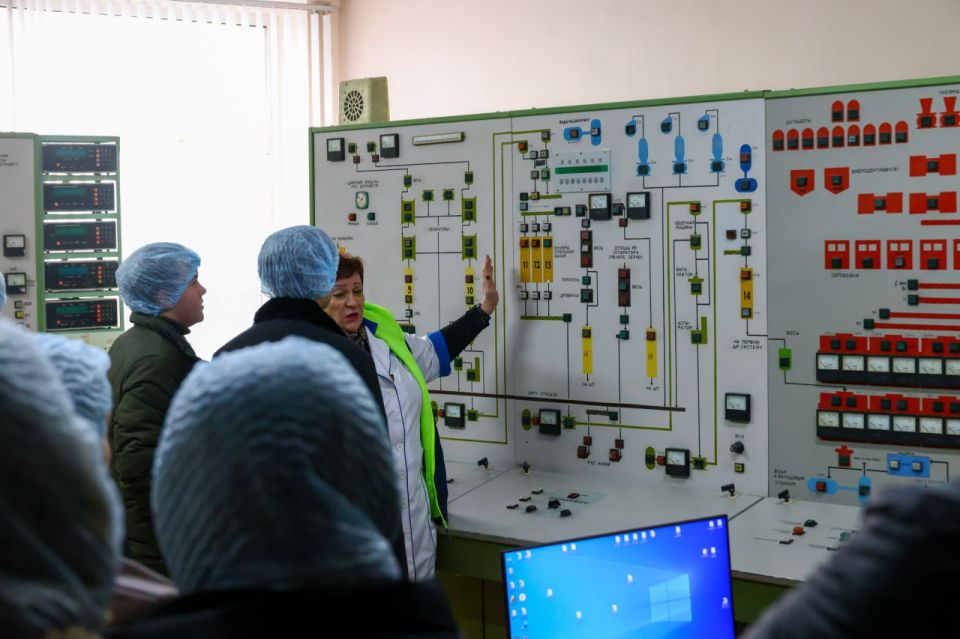 Денис Мирошниченко организовал экскурсию для молодежных активистов на ПАО «ЛУГАНСК-НИВА» Денис Мирошниченко организовал экскурсию для молодежных активистов на ПАО «ЛУГАНСК-НИВА»