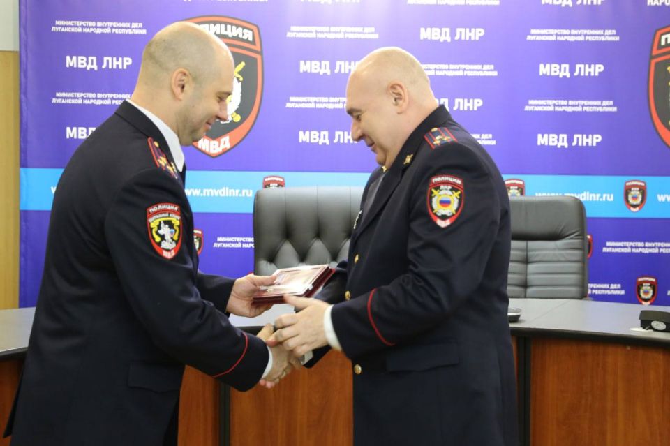 Леонид Пасечник: В профессиональный праздник присвоил отличившимся сотрудникам органов внутренних дел Луганской Народной Республики заслуженные государственные награды Леонид Пасечник: В профессиональный праздник присвоил отличившимся сотрудникам органов внутренних дел Луганской Народной Республики заслуженные государственные награды