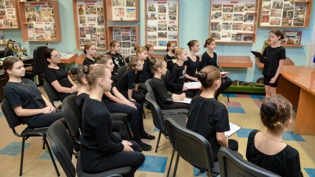На отделе хореографического искусства, в рамках школьного проекта «Творческая гостиная», преподаватель Некрасова О.В. подготовила презентацию, к 100-летнему юбилею Майи Плисецкой На отделе хореографического искусства, в рамках школьного проекта «Творческая гостиная», преподаватель Некрасова О.В. подготовила презентацию, к 100-летнему юбилею Майи Плисецкой