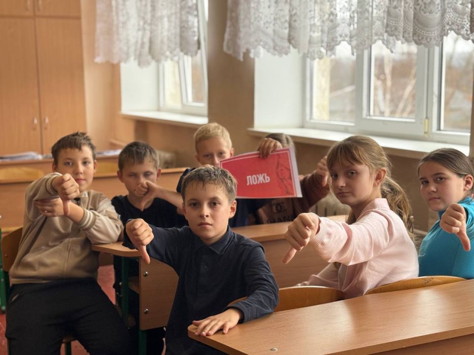 ЗОЖ Марафон в Брянковской школе №19: Проверяем знания о здоровье в формате "Правда или Ложь?" ЗОЖ Марафон в Брянковской школе №19: Проверяем знания о здоровье в формате "Правда или Ложь?"