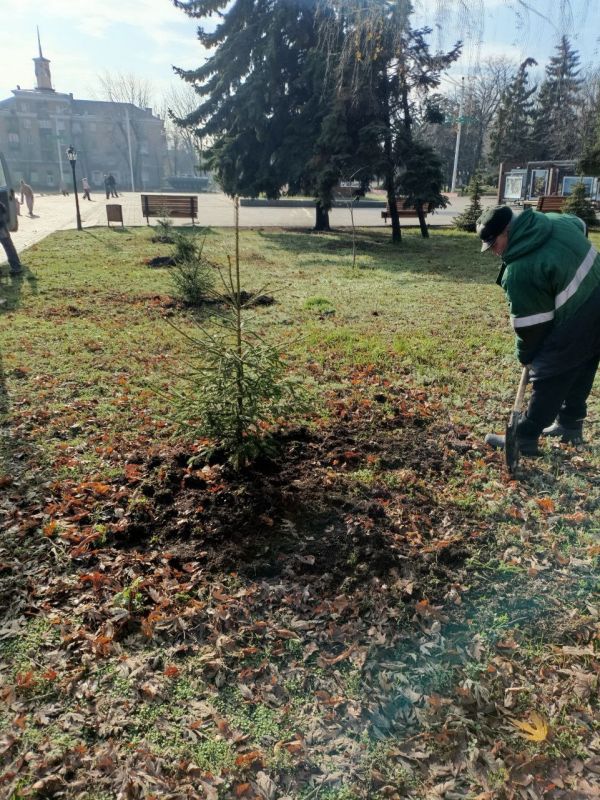 Сегодня в нашем городе продолжались работы по благоустройству Сегодня в нашем городе продолжались работы по благоустройству