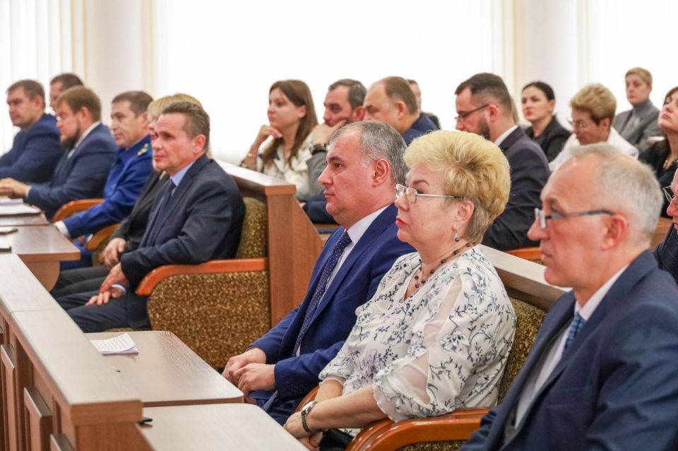 Алёна Лумеровская: Сегодня приняла участие в публичных слушаниях по проекту бюджета Луганской Народной Республики на 2026 год и на плановый период 2027–2028 годов, которые прошли в Луганске под председательством Спикера... Алёна Лумеровская: Сегодня приняла участие в публичных слушаниях по проекту бюджета Луганской Народной Республики на 2026 год и на плановый период 2027–2028 годов, которые прошли в Луганске под председательством Спикера...