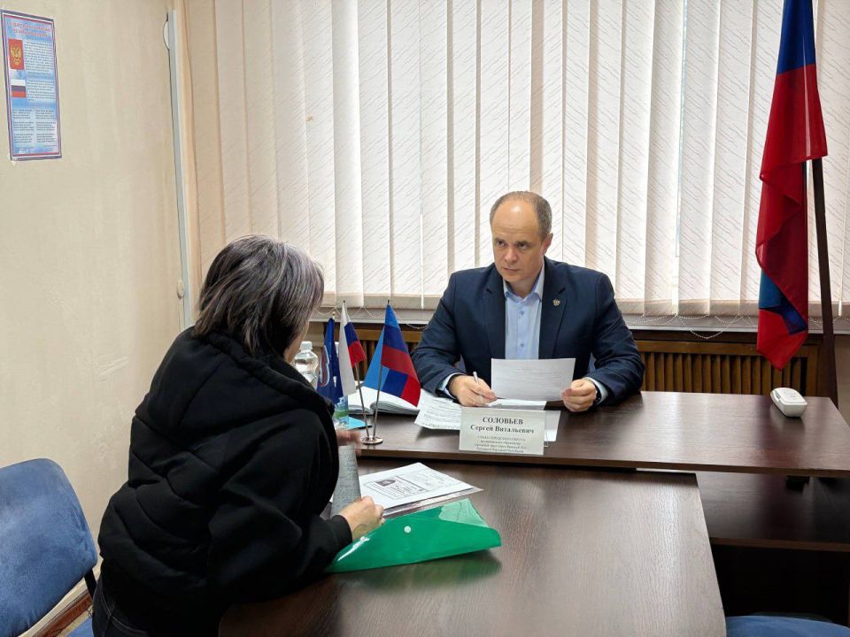 Секретарь Краснолучского местного отделения Единой России, Глава муниципалитета Сергей Соловьев провёл личный приём граждан Секретарь Краснолучского местного отделения Единой России, Глава муниципалитета Сергей Соловьев провёл личный приём граждан