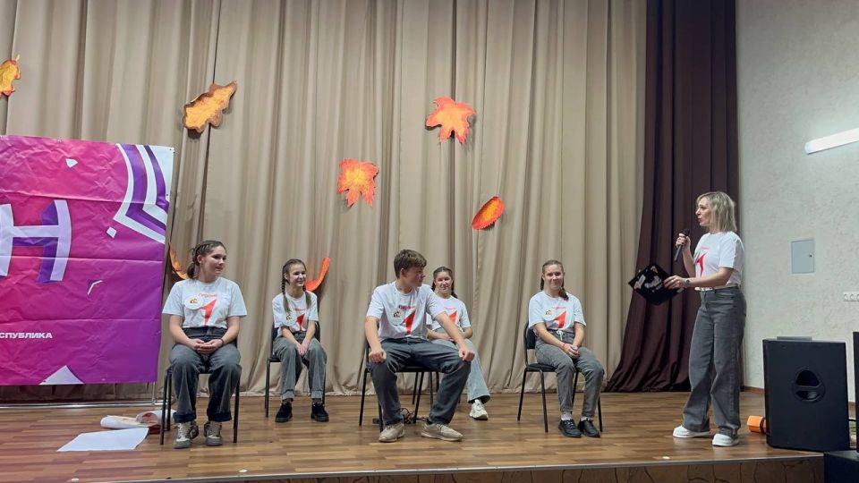 20 ноября на базе Краснодонской средней школы №4 прошёл четвертьфинал проекта «КВН. Первые» 2025-2026 Луганской Народной Республики 20 ноября на базе Краснодонской средней школы №4 прошёл четвертьфинал проекта «КВН. Первые» 2025-2026 Луганской Народной Республики